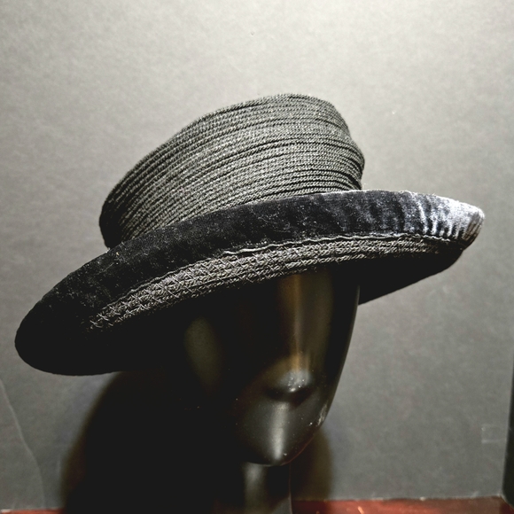 DREA KADILAK Women\'s Classic Style Black Rolled Velvet Edge HAT 6\